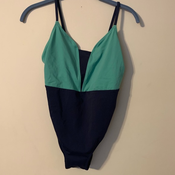 Lively One-piece Swimsuit - Picture 4 of 7